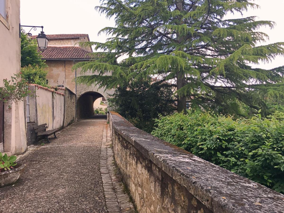 Grange Bleuet Acomodação com café da manhã Aubeterre-sur-Dronne Exterior foto