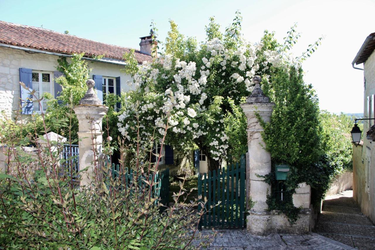 Grange Bleuet Acomodação com café da manhã Aubeterre-sur-Dronne Exterior foto