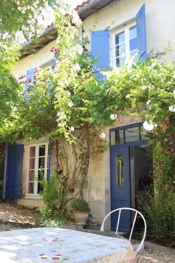 Grange Bleuet Acomodação com café da manhã Aubeterre-sur-Dronne Exterior foto
